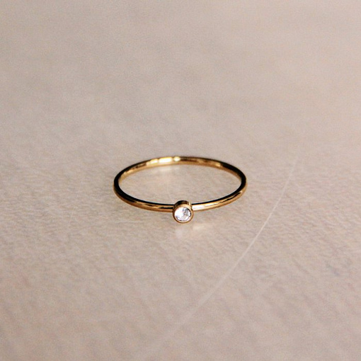 Bazou: Stalen minimalistische ring mini zirkonia – goudkleur